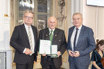 Große Ehrenzeichen des Landes Steiermark: LH Christopher Drexler, Gerhard Kobinger, LH-Stv. Anton Lang (v.l.)