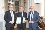 Große Ehrenzeichen des Landes Steiermark: LH Christopher Drexler, Helmut Wittmann, LH-Stv. Anton Lang (v.l.)