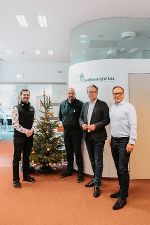 LH Christopher Drexler beim Besuch in der Landeswarnzentrale unter anderem mit Harald Eitner, dem Leiter der Fachabteilung Katastrophenschutz und Landesverteidigung (r.). © Land Steiermark/Michaela Lorber LH Christopher Drexler beim Besuch in der Landeswarnzentrale unter anderem mit Harald Eitner, dem Leiter der Fachabteilung Katastrophenschutz und Landesverteidigung (r.).