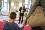 Eine Delegation aus dem SOS-Kinderdorf Stübing war zu Gast bei LH Christopher Drexler in der Grazer Burg