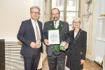 LH Christopher Drexler und 2. LT-Präs. Gabriele Kolar mit Alfred Lettmayer. © Foto: Land Steiermark/Foto Fischer; bei Quellenangabe honorarfrei LH Christopher Drexler und 2. LT-Präs. Gabriele Kolar mit Alfred Lettmayer.