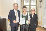LH Christopher Drexler und 2. LT-Präs. Gabriele Kolar mit Michaela Lichtenegger. © Foto: Land Steiermark/Foto Fischer; bei Quellenangabe honorarfrei LH Christopher Drexler und 2. LT-Präs. Gabriele Kolar mit Michaela Lichtenegger.