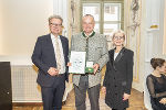 LH Christopher Drexler und 2. LT-Präs. Gabriele Kolar mit Walter Maier. © Foto: Land Steiermark/Foto Fischer; bei Quellenangabe honorarfrei LH Christopher Drexler und 2. LT-Präs. Gabriele Kolar mit Walter Maier.