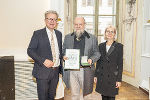 LH Christopher Drexler und 2. LT-Präs. Gabriele Kolar mit Bernd Moser. © Foto: Land Steiermark/Foto Fischer; bei Quellenangabe honorarfrei LH Christopher Drexler und 2. LT-Präs. Gabriele Kolar mit Bernd Moser.