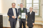 LH Christopher Drexler und 2. LT-Präs. Gabriele Kolar mit Reinhard Petritsch. © Foto: Land Steiermark/Foto Fischer; bei Quellenangabe honorarfrei LH Christopher Drexler und 2. LT-Präs. Gabriele Kolar mit Reinhard Petritsch.
