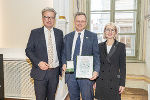 LH Christopher Drexler und 2. LT-Präs. Gabriele Kolar mit Wolfgang Polt. © Foto: Land Steiermark/Foto Fischer; bei Quellenangabe honorarfrei LH Christopher Drexler und 2. LT-Präs. Gabriele Kolar mit Wolfgang Polt.