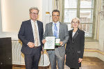 LH Christopher Drexler und 2. LT-Präs. Gabriele Kolar mit Erich Steiner. © Foto: Land Steiermark/Foto Fischer; bei Quellenangabe honorarfrei LH Christopher Drexler und 2. LT-Präs. Gabriele Kolar mit Erich Steiner.