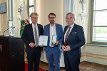 Georg Dervaritz wurde mit der „Steirischen Lebensrettungsmedaille am weiß-grünen Band“ ausgezeichnet