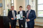Lukas Profanter wurde mit der „Steirischen Lebensrettungsmedaille am weiß-grünen Band“ ausgezeichnet