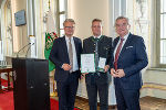 LH Christopher Drexler und LH-Stv. Anton Lang gratulierten Helmut Maurer zum Goldenen Ehrenzeichen des Landes Steiermark
