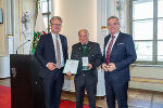 LH Christopher Drexler und LH-Stv. Anton Lang gratulierten Robert Schrittwieser zum Goldenen Ehrenzeichen des Landes Steiermark