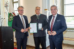 LH Christopher Drexler und LH-Stv. Anton Lang gratulierten Jörg Winter zum Goldenen Ehrenzeichen des Landes Steiermark