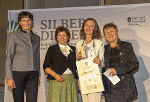 LR Ursula Lackner und Stifterin Marianne Graf gratulierten Karin Hochegger (3.v.l.) zum Ehrenpreis. © Naturschutzakademie Stmk/Lunghammer; Verwendung bei Quellenangabe honorarfrei LR Ursula Lackner und Stifterin Marianne Graf gratulierten Karin Hochegger (3.v.l.) zum Ehrenpreis.
