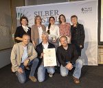 Silberdistel Kategorie 3: LR Ursula Lackner und Stifterin Marianne Graf gratulierten den Vertreterinnen und Vertretern der Naturparke Steiermark zur Auszeichnung. © Naturschutzakademie Stmk/Lunghammer; Verwendung bei Quellenangabe honorarfrei Silberdistel Kategorie 3: LR Ursula Lackner und Stifterin Marianne Graf gratulierten den Vertreterinnen und Vertretern der Naturparke Steiermark zur Auszeichnung.