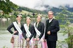 Narzissenprinzessin Theresa Kaiser, Narzissenkönigin Claudia Walkner und Narzissenprinzessin Leonie Krasnitzer mit LH Christopher Drexler (v.l.) © Land Steiermark/Fabian Hasler; Verwendung bei Quellenangabe honorarfrei