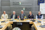 Pressekonferenz zur Unwetterkatastrophe in der Steiermark: Katastrophenschutz-Leiter Harald Eitner, LH-Stv. Anton Lang, LH Christopher Drexler, Landesfeuerwehrkommandant-Stellvertreter Christian Leitgeb und Landesgeologe Martin Schröttner (v.l.) © Land Steiermark/Robert Binder; Verwendung bei Quellenangabe honorarfrei Pressekonferenz zur Unwetterkatastrophe in der Steiermark: Katastrophenschutz-Leiter Harald Eitner, LH-Stv. Anton Lang, LH Christopher Drexler, Landesfeuerwehrkommandant-Stellvertreter Christian Leitgeb und Landesgeologe Martin Schröttner (v.l.)