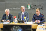 LH-Stv. Anton Lang, LH Christopher Drexler und Landesfeuerwehrkommandant-Stellvertreter Christian Leitgeb © Land Steiermark/Robert Binder; Verwendung bei Quellenangabe honorarfrei