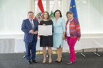 Eva Neubauer (2.v.l.) wurde der Berufstitel Schulrätin verliehen, LR Werner Amon, Bildungsdirektorin Elisabeth Meixner und Abteilungsleiterin Eva-Maria Fluch gratulierten.