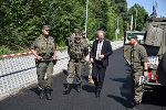 Der Landeshauptmann zu Besuch bei den eingesetzten Soldatinnen und Soldaten der Schutzschild24 © JgB ST, Wolfgang Schriebl Der Landeshauptmann zu Besuch bei den eingesetzten Soldatinnen und Soldaten der Schutzschild24