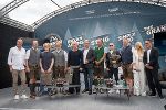 Klaus Hofstätter (GF Hauser Kaibling), Mathias Schattleitner (Geschäftsführung Tourismusverband Schladming-Dachstein), Mick Hucknall (Simply Red), Andreas Keinprecht (Vorsitzender Tourismusverband Schladming-Dachstein), Sting, LH Christopher Drexler, Georg Bliem (GF Planai-Hochwurzen), Bryan Adams, Daniel Berchthaller (GF Reiteralm), Moderatorin Silvia Schneider, Klaus Leutgeb (v.l.) © Land Steiermark; bei Quellenangabe honorarfrei Klaus Hofstätter (GF Hauser Kaibling), Mathias Schattleitner (Geschäftsführung Tourismusverband Schladming-Dachstein), Mick Hucknall (Simply Red), Andreas Keinprecht (Vorsitzender Tourismusverband Schladming-Dachstein), Sting, LH Christopher Drexler, Georg Bliem (GF Planai-Hochwurzen), Bryan Adams, Daniel Berchthaller (GF Reiteralm), Moderatorin Silvia Schneider, Klaus Leutgeb (v.l.)