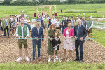 Eröffneten am 26. Juni den Weltacker in Grottenhof: Markus Hillebrand, Stadtrat Kurt Hohensinner, Landesrätin Simone Schmiedtbauer, Vizepräsidentin Maria Pein und Stadtrat Günter Riegler (v.l.).