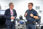 Landeshauptmann Christopher Drexler im Gespräch mit Rudolf Schlager (Leiter der Polizei-Expositur am Red Bull Ring und Kommandant der PI Knittelfeld) © Land Steiermark/ Binder Landeshauptmann Christopher Drexler im Gespräch mit Rudolf Schlager (Leiter der Polizei-Expositur am Red Bull Ring und Kommandant der PI Knittelfeld)