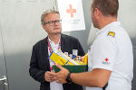 Landeshauptmann Christopher Drexler dankt den Kräften des Roten Kreuzes für ihren Einsatz © Land Steiermark/ Binder Landeshauptmann Christopher Drexler dankt den Kräften des Roten Kreuzes für ihren Einsatz