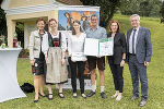 Maria Pein (Vize-Präs. der LK), TSO Karoline Schlögl, Gastgeber und Preisträger Andreas und Kathrin Graschi, LR Simone Schmiedtbauer und LH-Stv. Anton Lang (v.l.)