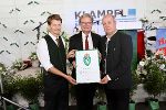 LH Drexler mit Helmut Klampfl (links) und Johann Klampfl (rechts) © Land Steiermark; bei Quellenangabe honorarfrei LH Drexler mit Helmut Klampfl (links) und Johann Klampfl (rechts)