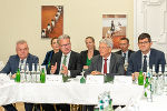 LH-Stv. Anton Lang, LH Christopher Drexler, LH Peter Kaiser und LH-Stv. Martin Gruber bei der Konferenz im Schloss Piber © Land Steiermark/Binder LH-Stv. Anton Lang, LH Christopher Drexler, LH Peter Kaiser und LH-Stv. Martin Gruber bei der Konferenz im Schloss Piber