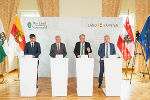 LH-Stv. Martin Gruber, LH Peter Kaiser, LH Christopher Drexler und LH-Stv. Anton Lang bei der Pressekonferenz nach den Beratungen der Landesregierungen in Piber © Land Steiermark/Binder LH-Stv. Martin Gruber, LH Peter Kaiser, LH Christopher Drexler und LH-Stv. Anton Lang bei der Pressekonferenz nach den Beratungen der Landesregierungen in Piber