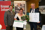 Überreichung der Tierschutzpreise des Landes Steiermark: LH-Stv. Anton Lang gratulierte Susanne Bräuer zur Auszeichnung. © Land Steiermark/Zick; Verwendung bei Quellenangabe honorarfrei Überreichung der Tierschutzpreise des Landes Steiermark: LH-Stv. Anton Lang gratulierte Susanne Bräuer zur Auszeichnung.