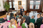 LR Amon empfing die Schülerinnen und Schüler aus Bad Aussee in seinem Büro. © Land Steiermark/Binder; bei Quellenangabe honorarfrei LR Amon empfing die Schülerinnen und Schüler aus Bad Aussee in seinem Büro.