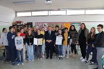 Bildungslandesrat Werner Amon mit den Schülerinnen und Schülern der Mittelschule Bärnbach. © MS Bärnbach; bei Quellenangabe honorarfrei Bildungslandesrat Werner Amon mit den Schülerinnen und Schülern der Mittelschule Bärnbach.