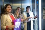 Landtagspräsidentin Manuela Khom (r.), Soziallandesrätin Doris Kampus (l.) und Wirtschaftskammer-Vizepräsidentin Gabriele Lechner (M.): Gewaltschutz-Offensive im Landhaus und in steirischen Unternehmen. © Land Steiermark Landtagspräsidentin Manuela Khom (r.), Soziallandesrätin Doris Kampus (l.) und Wirtschaftskammer-Vizepräsidentin Gabriele Lechner (M.): Gewaltschutz-Offensive im Landhaus und in steirischen Unternehmen.