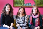 Soziallandesrätin Doris Kampus (M.), Bürgermeisterin Elke Kahr (r.) und Frauenhaus-Geschäftsführerin Michaela Gosch (l.) eröffnen in Graz eine von drei neuen Übergangswohnung für von Gewalt betroffene Frauen und Kinder. © Land Steiermark/Fabian Weissitsch; Verwendung bei Quellenangabe honorarfrei Soziallandesrätin Doris Kampus (M.), Bürgermeisterin Elke Kahr (r.) und Frauenhaus-Geschäftsführerin Michaela Gosch (l.) eröffnen in Graz eine von drei neuen Übergangswohnung für von Gewalt betroffene Frauen und Kinder.