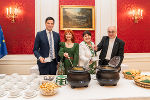 Benefizsuppenessen in der Grazer Burg: LR Hannes Amesbauer, kfb-Vorsitzende Lydia Lieskonig, LH-Stv. Manuela Khom und Bischof Wilhelm Krautwaschl (v.l.). © Land Steiermark/Robert Binder; Verwendung bei Quellenangabe honorarfrei
