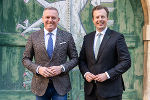 Landeshauptmann Mario Kunasek und Gesundheitslandesrat Karlheinz Kornhäusl (r.) © Land Steiermark/ Binder