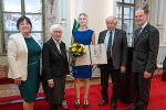 Corinna Perchtold-Stefan (3.v.l.) wurde mit dem Josef Krainer-Würdigungspreis ausgezeichnet. © Land Steiermark/Streibl; bei Quellenangabe honorarfrei Corinna Perchtold-Stefan (3.v.l.) wurde mit dem Josef Krainer-Würdigungspreis ausgezeichnet.