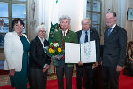 Unternehmer Charly Temmel (3.v.l.) wurde mit dem Großen Josef Krainer-Preis ausgezeichnet. © Land Steiermark/Streibl; bei Quellenangabe honorarfrei Unternehmer Charly Temmel (3.v.l.) wurde mit dem Großen Josef Krainer-Preis ausgezeichnet.