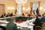 Im Weißen Saal der Grazer Burg kamen Vertreterinnen und Vertreter von Politik, Verwaltung, Interessensvertretungen und Städten und Gemeinden zum Deregulierungsgipfel zusammen. © Land Steiermark/Andreas Resch; Verwendung bei Quellenangabe honorarfrei Im Weißen Saal der Grazer Burg kamen Vertreterinnen und Vertreter von Politik, Verwaltung, Interessensvertretungen und Städten und Gemeinden zum Deregulierungsgipfel zusammen.