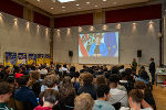 Landeshauptmann-Stellvertreterin und Europareferentin Manuela Khom begrüßt die Schülerinnen und Schüler via Video-Botschaft © Land Steiermark/Robert Binder; Verwendung bei Quellenangabe honorarfrei Landeshauptmann-Stellvertreterin und Europareferentin Manuela Khom begrüßt die Schülerinnen und Schüler via Video-Botschaft