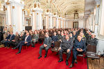 Festakt in der Aula der Alten Universität: LH Mario Kunasek überreichte an Rotkreuz-Offiziere und Feuerwehrkommandanten ihre Dekrete.  © Land Steiermark/Robert Binder; Verwendung bei Quellenangabe honorarfrei