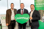 Landeshauptmann Mario Kunasek (M.) begrüßte den Leiter des Tourismusreferates Ingo List (l.) und STG-Geschäftsführer Michael Feiertag (r.) beim Tourismusforum in Graz. © Land Steiermark/Binder; bei Quellenangabe honorarfrei