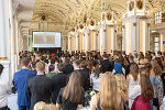 Ausgezeichnete Maturantinnen und Maturanten aus der ganzen Steiermark kamen zum Empfang in die Aula der Alten Universität in Graz.